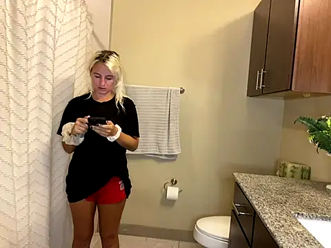 Snapshot of girlfriendmissy chatting on 09/14/25, 08:41 girlfriendmissy online show from 09/14/25, 08:41