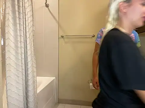 Snapshot of girlfriendmissy chatting on 09/21/25, 12:01 girlfriendmissy online show from 09/21/25, 12:01