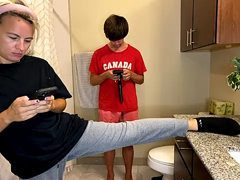 Snapshot of girlfriendmissy chatting on 09/24/25, 11:19 girlfriendmissy online show from 09/24/25, 11:19