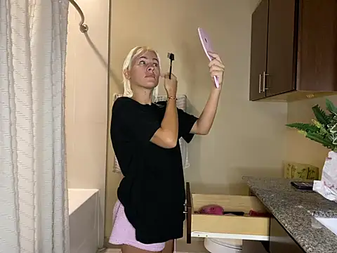 Snapshot of girlfriendmissy chatting on 09/26/25, 12:03 girlfriendmissy online show from 09/26/25, 12:03