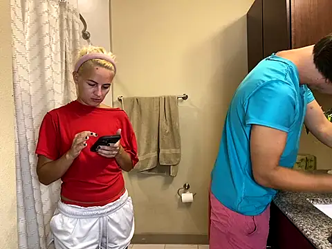 Snapshot of girlfriendmissy chatting on 10/05/25, 05:22 girlfriendmissy online show from 10/05/25, 05:22