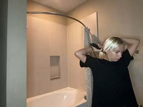 Snapshot of girlfriendmissy chatting on 11/10/25, 09:03 girlfriendmissy online show from 11/10/25, 09:03