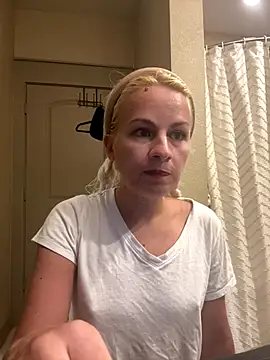 Snapshot of girlfriendmissy chatting on 11/17/25, 12:49 girlfriendmissy online show from 11/17/25, 12:49