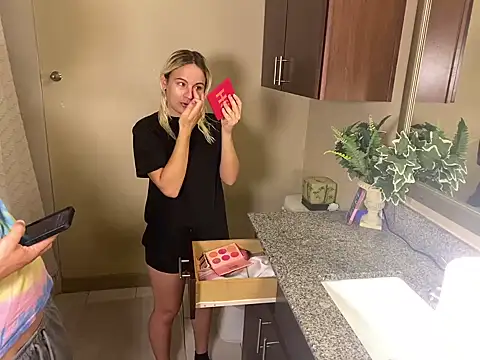 Snapshot of girlfriendmissy chatting on 03/29/26, 03:56 girlfriendmissy online show from 03/29/26, 03:56