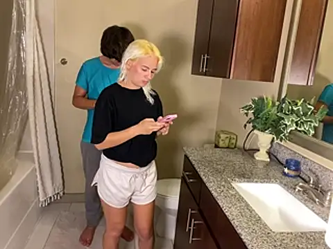 Snapshot of girlfriendmissy chatting on 04/04/26, 12:09 girlfriendmissy online show from 04/04/26, 12:09