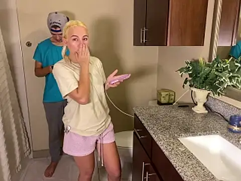 Snapshot of girlfriendmissy chatting on 04/04/26, 04:37 girlfriendmissy online show from 04/04/26, 04:37