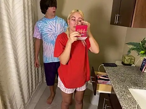 Snapshot of girlfriendmissy chatting on 04/17/26, 05:16 girlfriendmissy online show from 04/17/26, 05:16