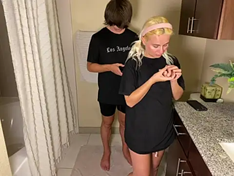 Snapshot of girlfriendmissy chatting on 04/19/26, 12:00 girlfriendmissy online show from 04/19/26, 12:00