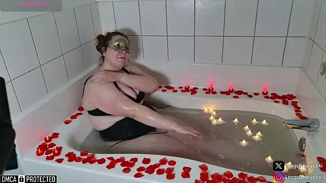 Snapshot of largebootylexi chatting on 02/05/25, 11:39 largebootylexi online show from 02/05/25, 11:39