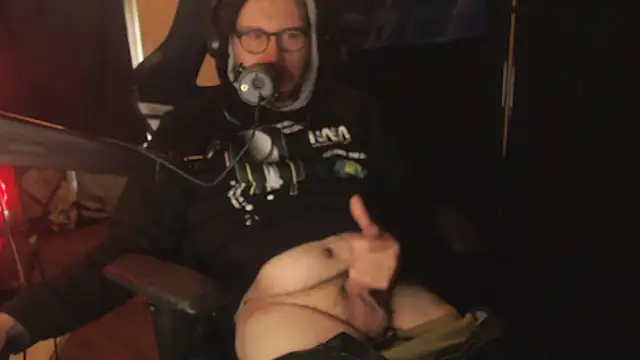 chicostick413 online show from 12/04/25, 05:43