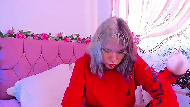 Snapshot of GilaKat chatting on 12/05/24, 12:22 GilaKat online show from 12/05/24, 12:22