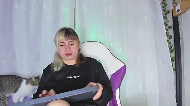 Snapshot of GilaKat chatting on 01/23/25, 03:26 GilaKat online show from 01/23/25, 03:26