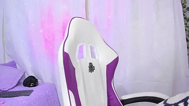 Snapshot of GilaKat chatting on 01/28/25, 03:15 GilaKat online show from 01/28/25, 03:15