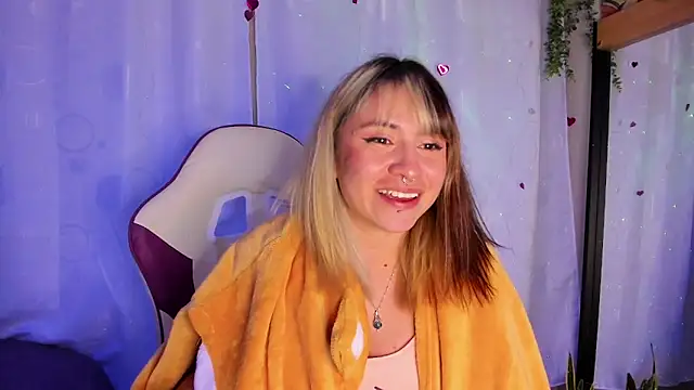 Snapshot of GilaKat chatting on 03/07/25, 05:29 GilaKat online show from 03/07/25, 05:29