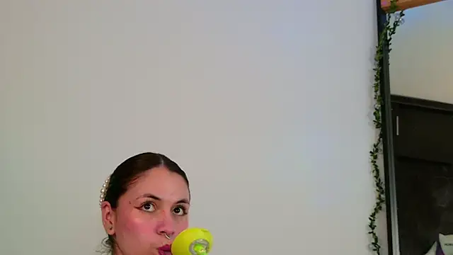 Snapshot of GilaKat chatting on 10/11/25, 05:28 GilaKat online show from 10/11/25, 05:28