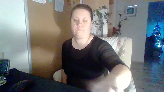 Snapshot of ReifeVenna chatting on 12/23/24, 02:50 ReifeVenna online show from 12/23/24, 02:50