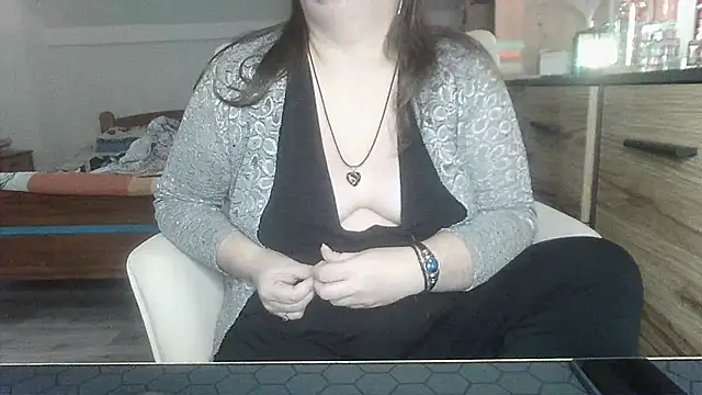 Snapshot of ReifeVenna chatting on 02/10/25, 04:04 ReifeVenna online show from 02/10/25, 04:04