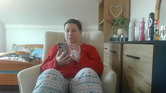 Snapshot of ReifeVenna chatting on 03/18/25, 09:42 ReifeVenna online show from 03/18/25, 09:42