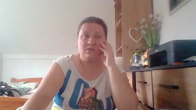 Snapshot of ReifeVenna chatting on 09/19/25, 08:49 ReifeVenna online show from 09/19/25, 08:49