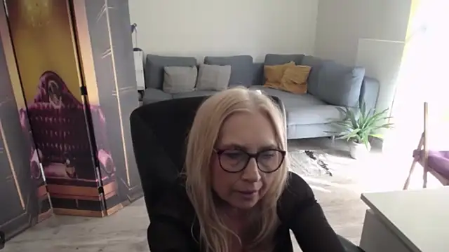 Snapshot of sofia_xkiss chatting on 04/21/26, 01:50 sofia xkiss online show from 04/21/26, 01:50