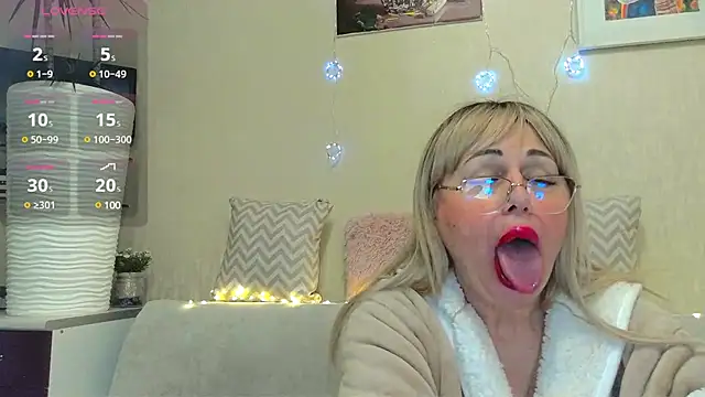 Snapshot of SusieNoreen chatting on 01/22/25, 11:23 SusieNoreen online show from 01/22/25, 11:23