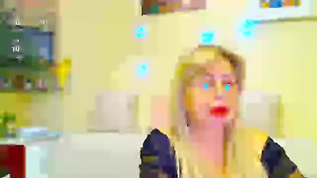 Snapshot of SusieNoreen chatting on 02/22/25, 01:00 SusieNoreen online show from 02/22/25, 01:00