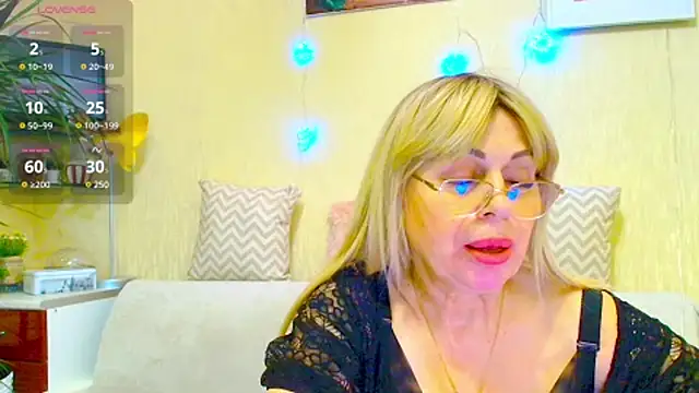 Snapshot of SusieNoreen chatting on 02/22/25, 04:07 SusieNoreen online show from 02/22/25, 04:07