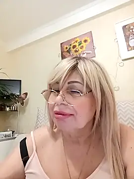 Snapshot of SusieNoreen chatting on 02/23/25, 03:56 SusieNoreen online show from 02/23/25, 03:56