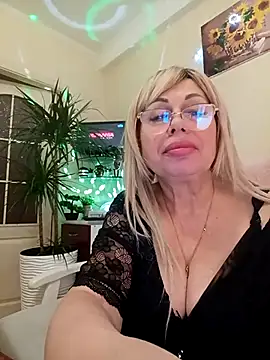 Snapshot of SusieNoreen chatting on 02/26/25, 02:14 SusieNoreen online show from 02/26/25, 02:14