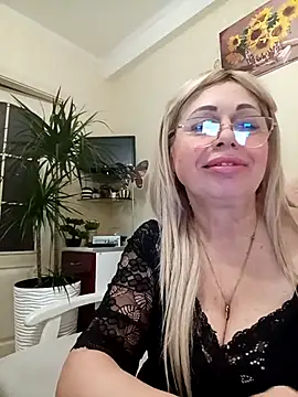 Snapshot of SusieNoreen chatting on 02/27/25, 04:09 SusieNoreen online show from 02/27/25, 04:09