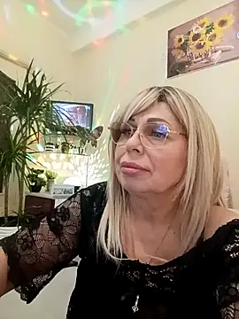 Snapshot of SusieNoreen chatting on 02/28/25, 10:52 SusieNoreen online show from 02/28/25, 10:52
