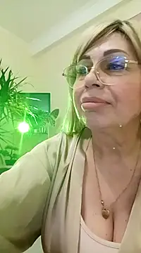 Snapshot of SusieNoreen chatting on 03/08/25, 06:43 SusieNoreen online show from 03/08/25, 06:43