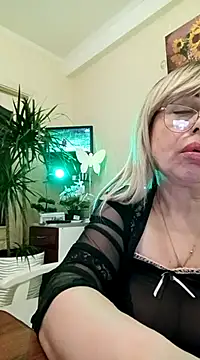 Snapshot of SusieNoreen chatting on 03/18/25, 04:26 SusieNoreen online show from 03/18/25, 04:26