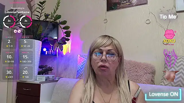 Snapshot of SusieNoreen chatting on 09/14/25, 11:48 SusieNoreen online show from 09/14/25, 11:48