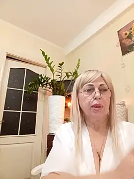 Snapshot of SusieNoreen chatting on 09/18/25, 01:40 SusieNoreen online show from 09/18/25, 01:40