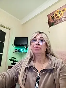 Snapshot of SusieNoreen chatting on 10/04/25, 01:03 SusieNoreen online show from 10/04/25, 01:03