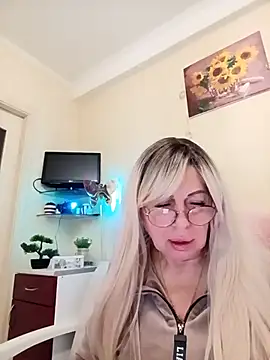 Snapshot of SusieNoreen chatting on 10/05/25, 01:37 SusieNoreen online show from 10/05/25, 01:37