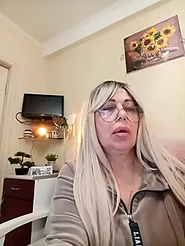 Snapshot of SusieNoreen chatting on 10/06/25, 12:52 SusieNoreen online show from 10/06/25, 12:52