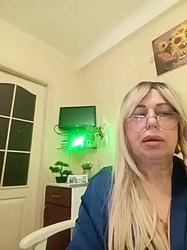 Snapshot of SusieNoreen chatting on 10/10/25, 12:53 SusieNoreen online show from 10/10/25, 12:53