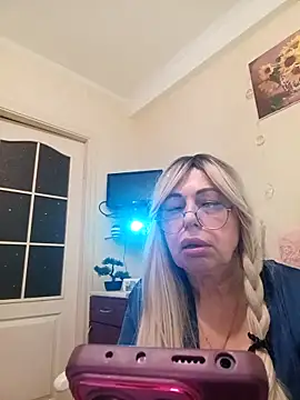 Snapshot of SusieNoreen chatting on 10/10/25, 11:26 SusieNoreen online show from 10/10/25, 11:26