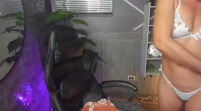 Snapshot of SofiaGomez420 chatting on 01/22/25, 08:07 SofiaGomez420 online show from 01/22/25, 08:07