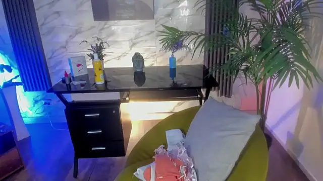 Snapshot of SofiaGomez420 chatting on 02/08/25, 06:43 SofiaGomez420 online show from 02/08/25, 06:43