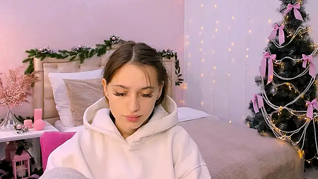 Snapshot of queenofjoyy chatting on 12/21/24, 05:58 queenofjoyy online show from 12/21/24, 05:58