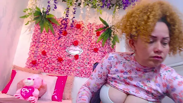 BLONDE SEXYHOT online show from 10/17/25, 05:26