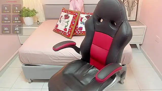 MAILYLOVE1 online show from 12/20/24, 12:27