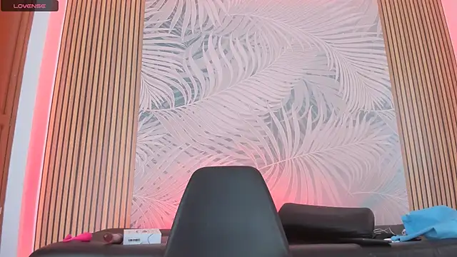 LauraRossi Nova online show from 02/13/25, 05:54