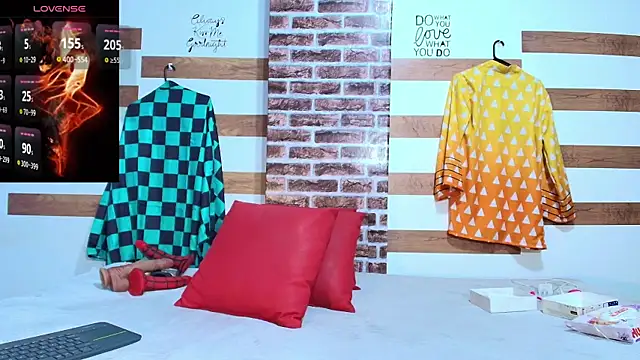 Snapshot of sofia_fer chatting on 11/15/25, 02:31 sofia fer online show from 11/15/25, 02:31