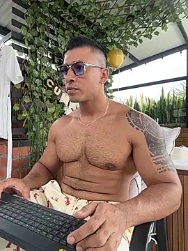 aaroncolombia online show from 04/09/26, 04:12