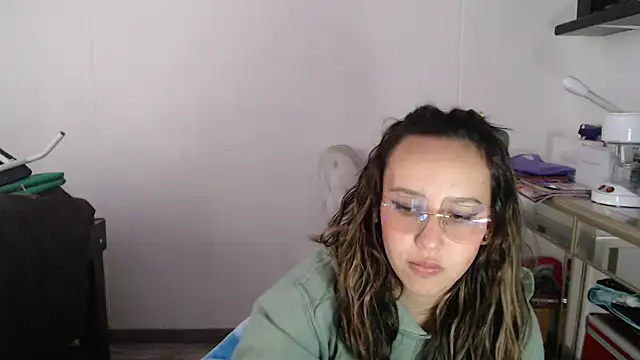 Snapshot of Skarlet_Adams28 chatting on 03/04/25, 07:11 Skarlet Adams28 online show from 03/04/25, 07:11