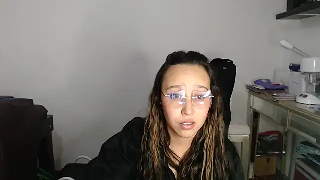 Snapshot of Skarlet_Adams28 chatting on 03/05/25, 11:16 Skarlet Adams28 online show from 03/05/25, 11:16